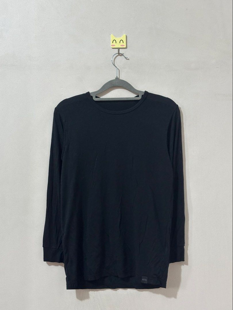 Uniqlo Heat Tech Men Small (Category: Sets & Coordinates) located in Balanga. Submitted by winterlab_ph (Listing ID 1469196911, Image 1). Description: B349.