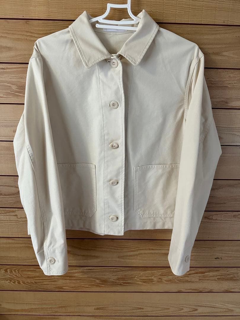 Uniqlo Jersey Short Jacket Off-White Medium (Category: Coats, Jackets and Outerwear) located in Paranaque City. Submitted by sengloveima (Listing ID 1469180823, Image 3). Description: .