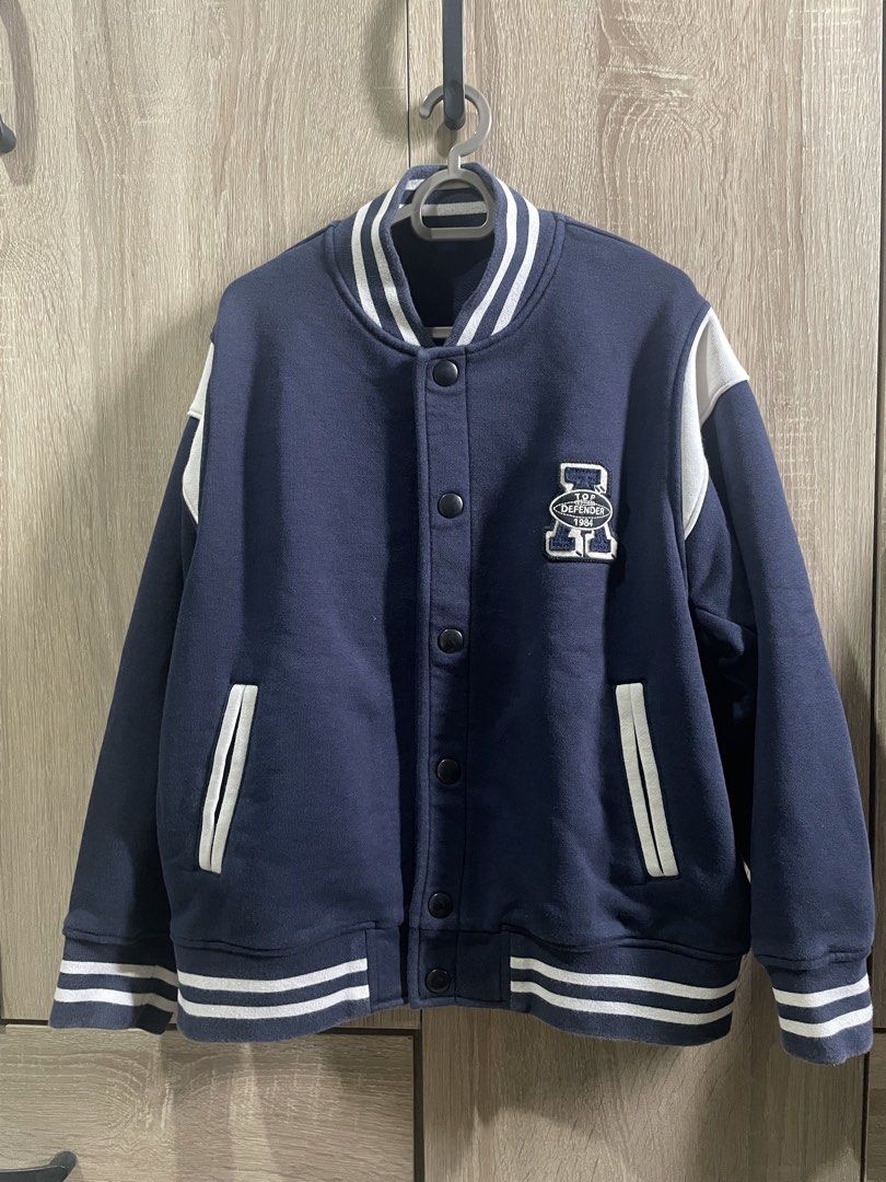 Uniqlo Kids Varsity Jacket 130 (Category: Babies & Kids Fashion) located in Cebu City. Submitted by jadethrifthub (Listing ID 1469170535, Image 1). Description: 🛒 Uniqlo Kids Varsity Jacket 130 🏷️ Php800 🧒🏻 Best fits: 7-8yo kids 💰 Payment: Gcash, bank transfer 📦 + Maxim Cebu delivery fee 📦 + J&T shipping fee ⚠️ Full payment required. No COD. All for delivery/shipping, no meet-ups..