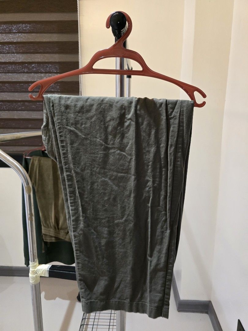 Uniqlo Linen Pants (Category: Trousers) located in Baguio. Submitted by carinoshawn (Listing ID 1469238106, Image 2). Description: Uniqlo Linen Pants Khaki Green Used only 5-6 times XL.
