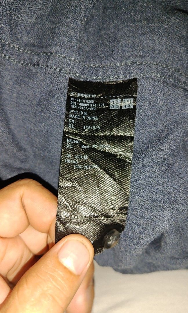 Uniqlo Long Sleeve Polo (Category: Formal Shirts) located in Veruela. Submitted by zachysthrift05 (Listing ID 1469304393, Image 2). Description: Dime: 23 x 27-28 Excellent Condition No Issues CR: 9.8/10.