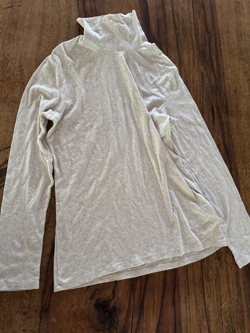 Assorted Uniqlo Long sleeve turtleneck tops (Category: Longsleeves) located in Muntinlupa City. Submitted by tinry (Listing ID 1469173524, Image 3). Description: 100 each Garage sale excess Priority to wholesalers Assorted brands like plains and prints, uniqlo, cln, sm, vice versa, mango, kamiseta, tommy, BR, ann taylor, etc Med or large.