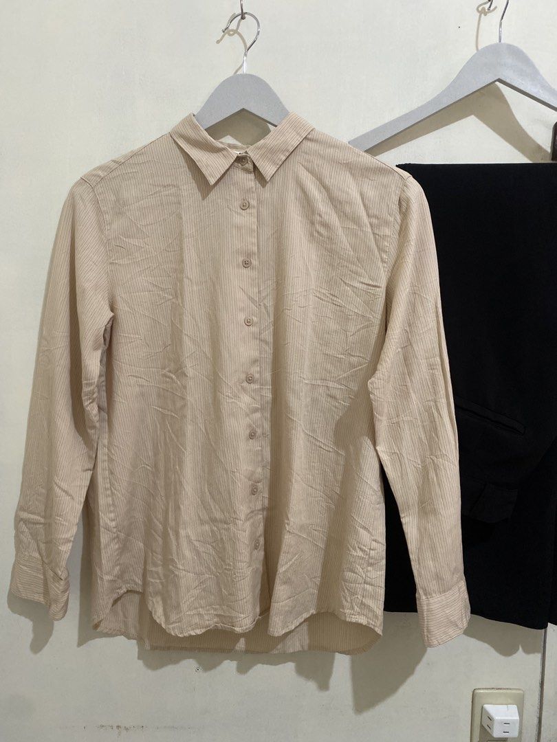 Uniqlo Longsleeve Top (Category: Longsleeves) located in Davao. Submitted by aunthriftpreneur (Listing ID 1469203166, Image 3). Description: Malamig ang tela..