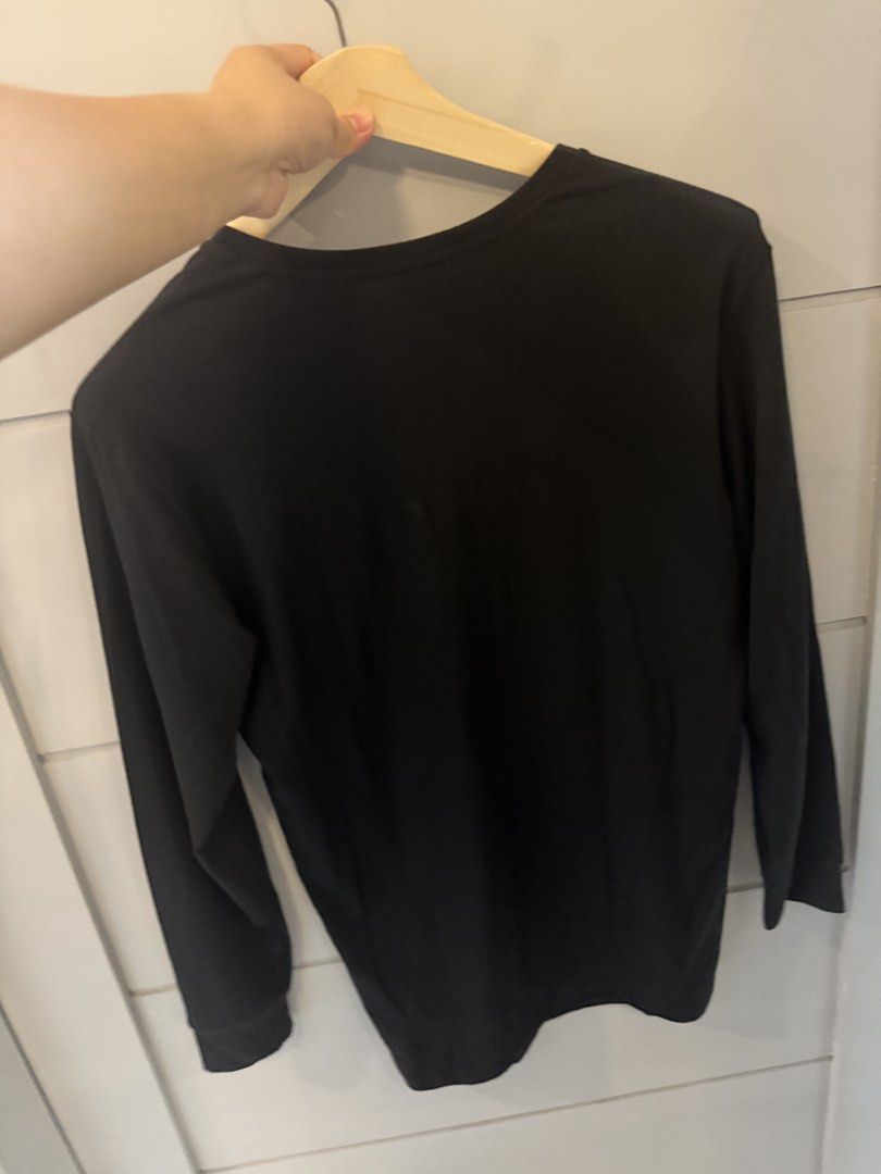 UNIQLO MEN BLACK EXTRA WARM HEATTECH (L) (Category: Coats, Jackets and Outerwear) located in Lipa City. Submitted by upcycle_alley (Listing ID 1469162694, Image 3). Description: .