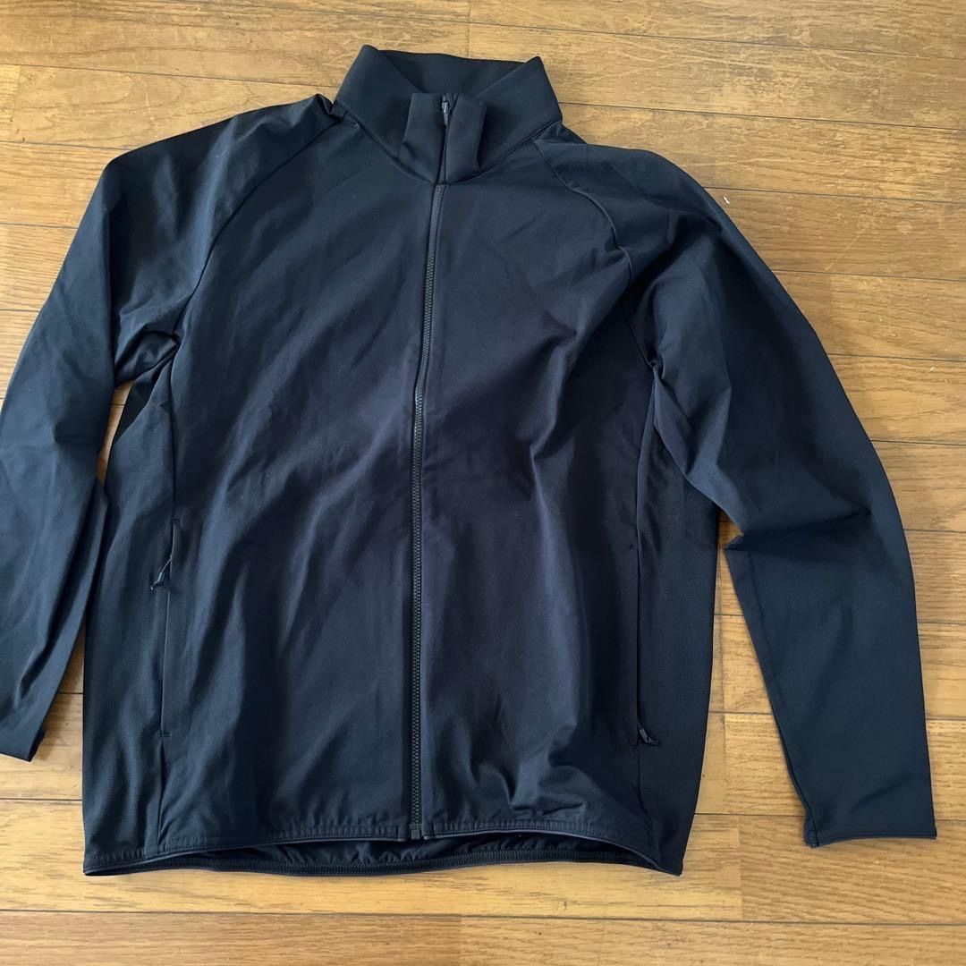 Uniqlo Men Ultra Stretch Active Jacket, Black, Large (Category: Coats, Jackets and Outerwear) located in Paranaque City. Submitted by sengloveima (Listing ID 1469269582, Image 3). Description: .