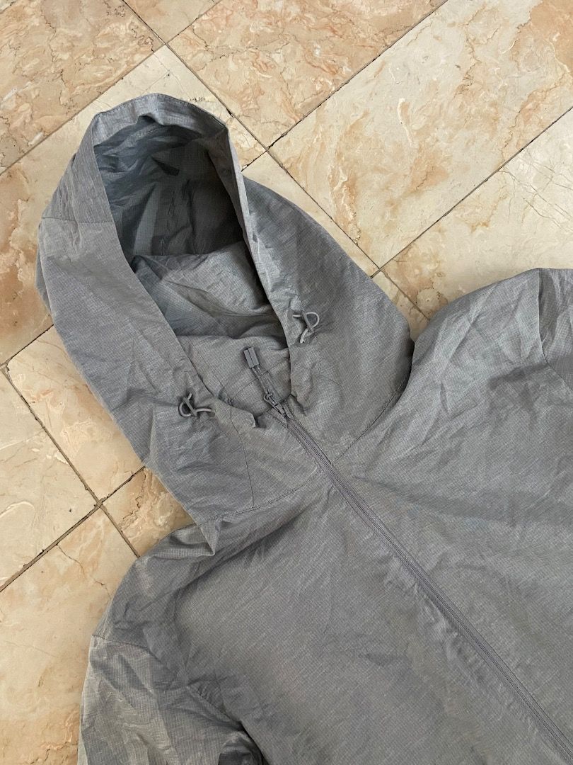 Uniqlo Men UV Protection Parka, Medium (Category: Coats, Jackets and Outerwear) located in Paranaque City. Submitted by sengloveima (Listing ID 1469183593, Image 3). Description: .