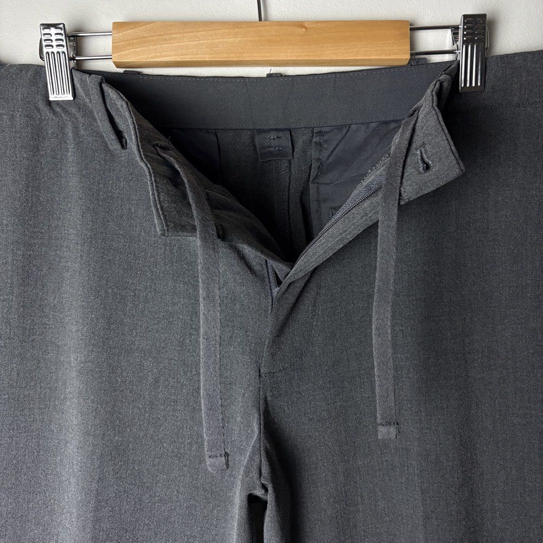 UNIQLO MEN’S Smart Ankle Pants (Category: Trousers) located in Cagayan de Oro. Submitted by reviveco (Listing ID 1469352147, Image 3). Description: UNIQLO MEN’S Smart Ankle Pants •Good as new condition •Size: Small •Waistline: 28-32 •Length: 35 •Leg opening: 7 •No issue 🏷️+sf For more information kindly DM me📩 📍Location: Cagayan De Oro City, 9000.