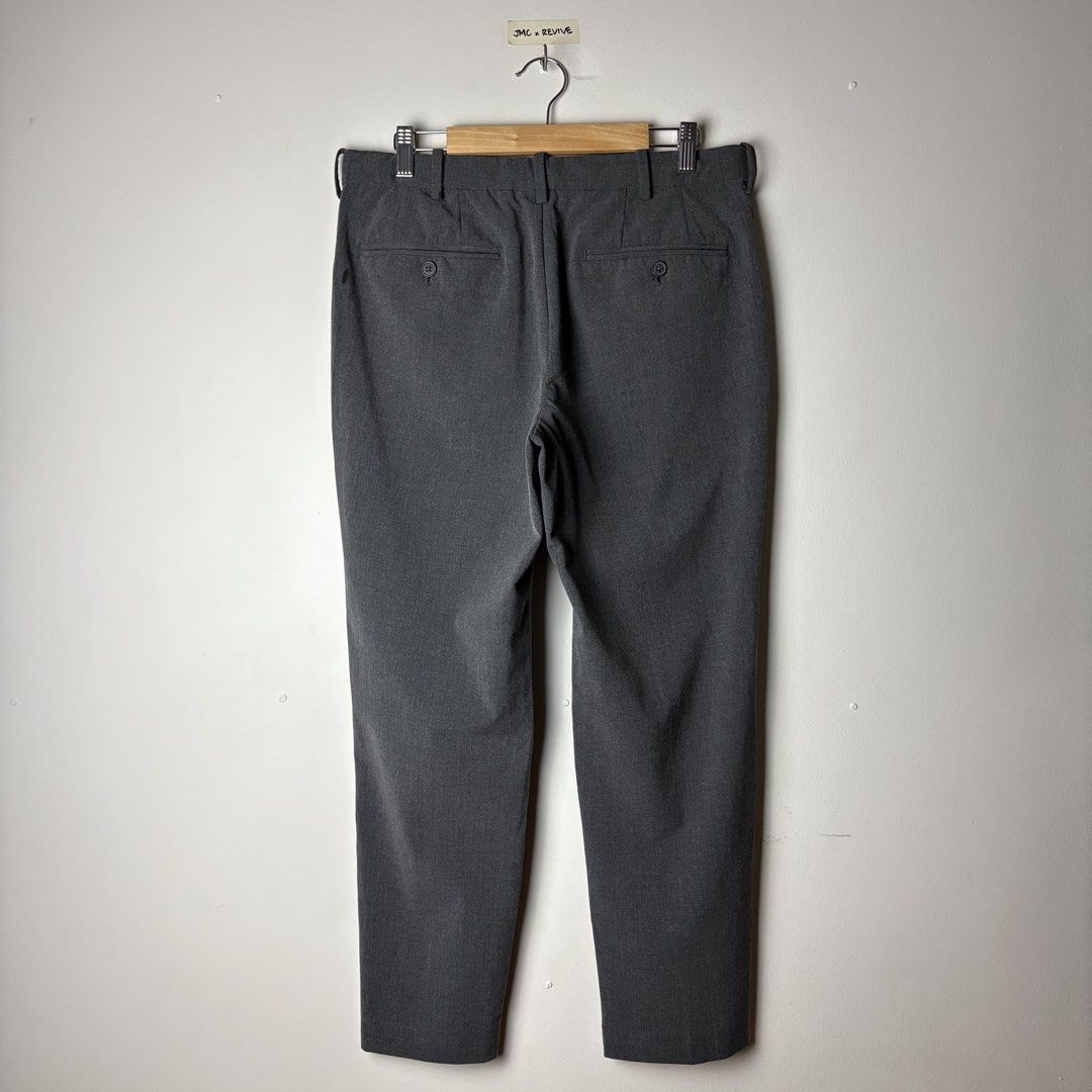 UNIQLO MEN’S Smart Ankle Pants (Category: Trousers) located in Cagayan de Oro. Submitted by reviveco (Listing ID 1469352147, Image 2). Description: UNIQLO MEN’S Smart Ankle Pants •Good as new condition •Size: Small •Waistline: 28-32 •Length: 35 •Leg opening: 7 •No issue 🏷️+sf For more information kindly DM me📩 📍Location: Cagayan De Oro City, 9000.