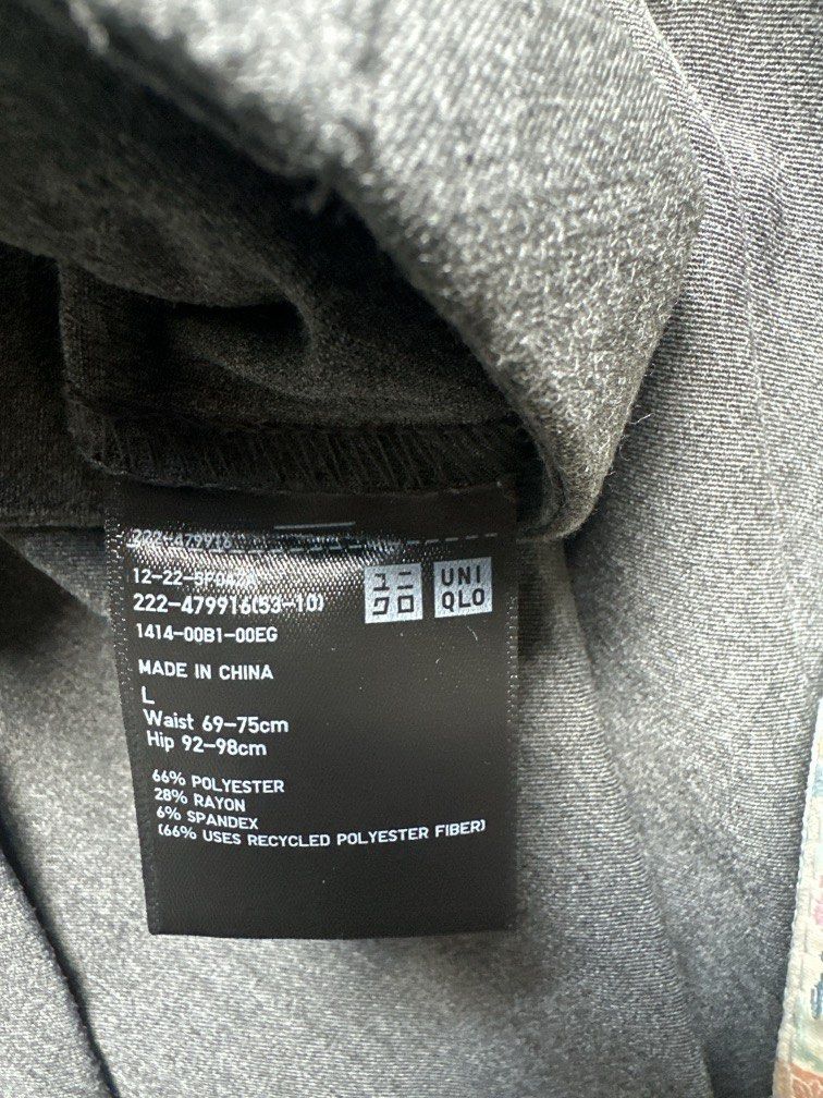 Uniqlo Mid- Pleated Skirt (Category: Skirts) located in Pasig City. Submitted by kaelsy (Listing ID 1469190496, Image 2). Description: Size Large.