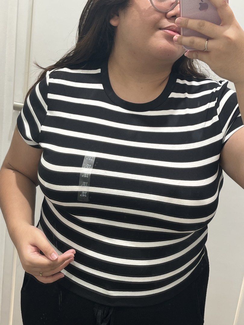 Uniqlo Mini Tshirt XL (Category: Shirts) located in Quezon City. Submitted by azarels (Listing ID 1469264932, Image 1). Description: Used twice in Taiwan. Still in good condition and no issues. Makapal yung tela niya + local sf 📍Quezon City.