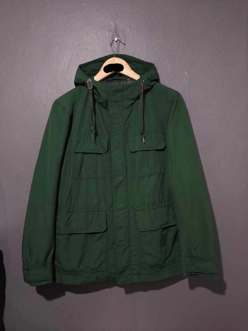 Uniqlo Mountain Parka (Category: Announcements) located in Manila. Submitted by keithcorrales26 (Listing ID 1469162305, Image 1). Description: Uniqlo Mountain Parka Size Small (DARK GREEN) WIDTH - 20 LENGTH - 25 Excellent Condition 💯🔥.
