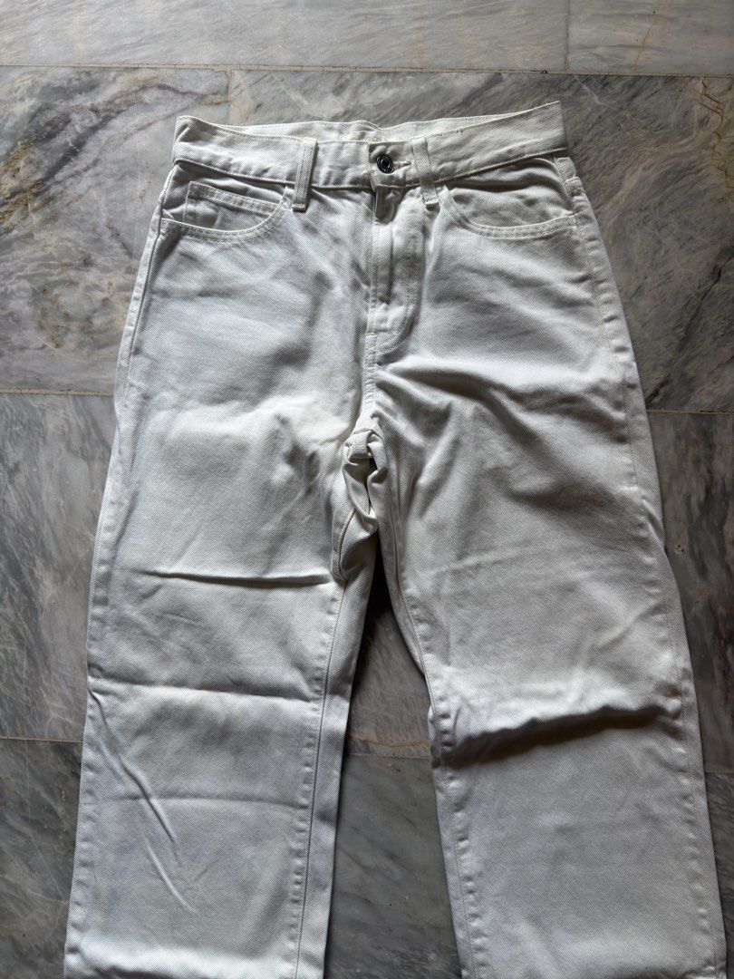 Uniqlo Pants (Category: Jeans) located in Cainta. Submitted by veronicasdeclutter (Listing ID 1469174257, Image 2). Description: - bought for 1999 - never been used .