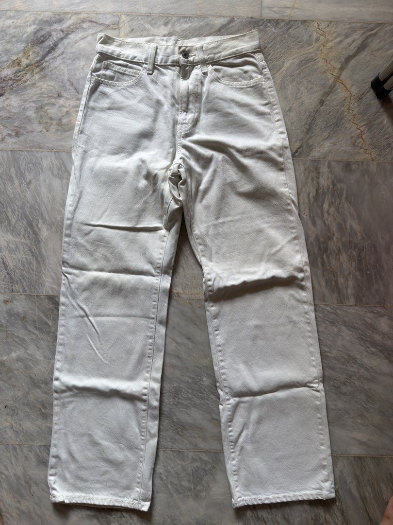 Uniqlo Pants (Category: Jeans) located in Cainta. Submitted by veronicasdeclutter (Listing ID 1469174257, Image 1). Description: - bought for 1999 - never been used .