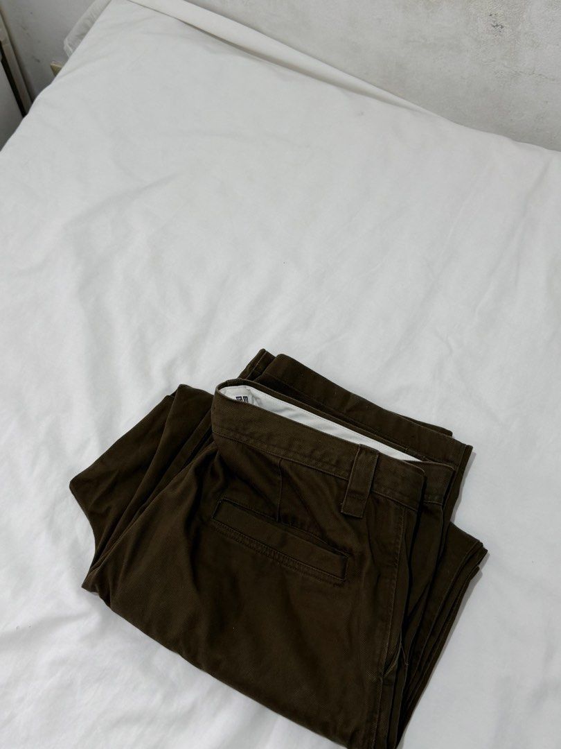 Uniqlo Pants (Category: Trousers) located in Bulacan. Submitted by block.by.ep (Listing ID 1469307922, Image 3). Description: Uniqlo U Pants (Moss Green) bought from uniqlo 36x41 color is very different in person can give actual picture once asked. 650 + sfee.