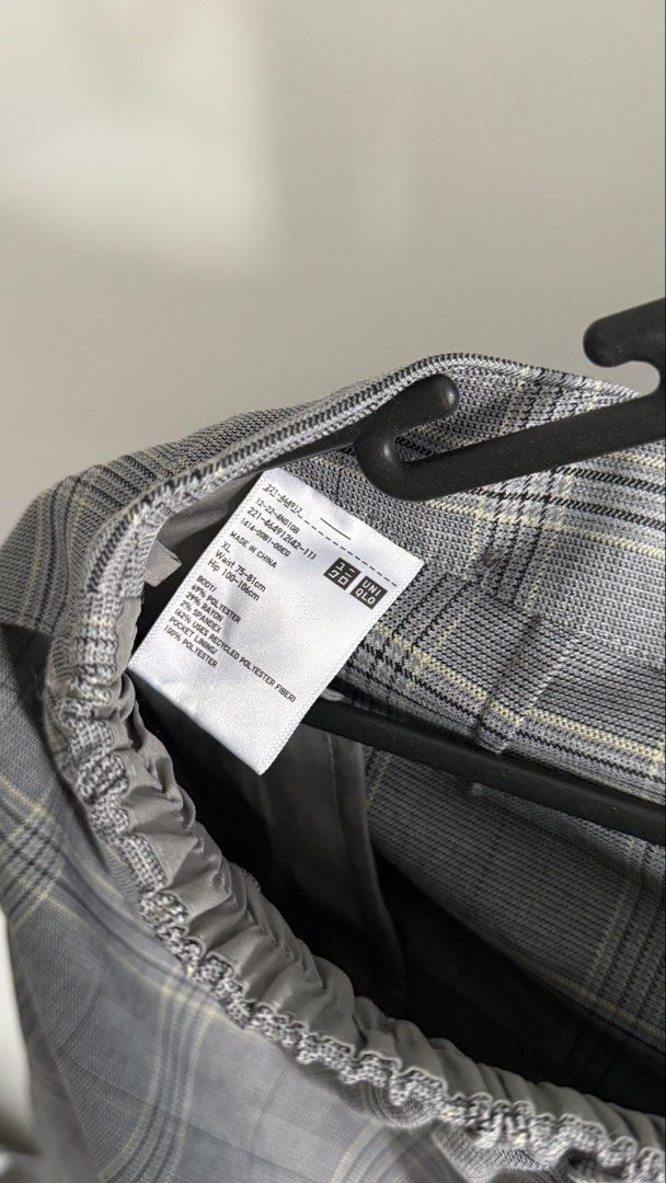 Uniqlo Plaid Skort (Category: Skirts) located in Makati City. Submitted by andrae.thomas (Listing ID 1469216374, Image 2). Description: - Brand: Uniqlo - Item: Grey checked wrap skort - Size: XL (Waist: 75-81cm, Hips: 100-106cm) - Material: Polyester, rayon, and spandex blend No when worn. Once used, too loose on me. Meet up: CSB, DLSU, Taft, Makati (San Isidro), Cash and Carry Lalamove or GrabExpress.