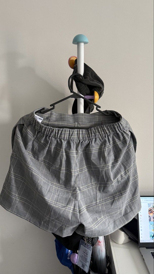 Uniqlo Plaid Skort (Category: Skirts) located in Makati City. Submitted by andrae.thomas (Listing ID 1469216374, Image 3). Description: - Brand: Uniqlo - Item: Grey checked wrap skort - Size: XL (Waist: 75-81cm, Hips: 100-106cm) - Material: Polyester, rayon, and spandex blend No when worn. Once used, too loose on me. Meet up: CSB, DLSU, Taft, Makati (San Isidro), Cash and Carry Lalamove or GrabExpress.