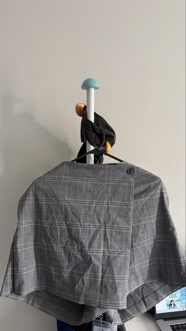 Uniqlo Plaid Skort (Category: Skirts) located in Makati City. Submitted by andrae.thomas (Listing ID 1469216374, Image 1). Description: - Brand: Uniqlo - Item: Grey checked wrap skort - Size: XL (Waist: 75-81cm, Hips: 100-106cm) - Material: Polyester, rayon, and spandex blend No when worn. Once used, too loose on me. Meet up: CSB, DLSU, Taft, Makati (San Isidro), Cash and Carry Lalamove or GrabExpress.