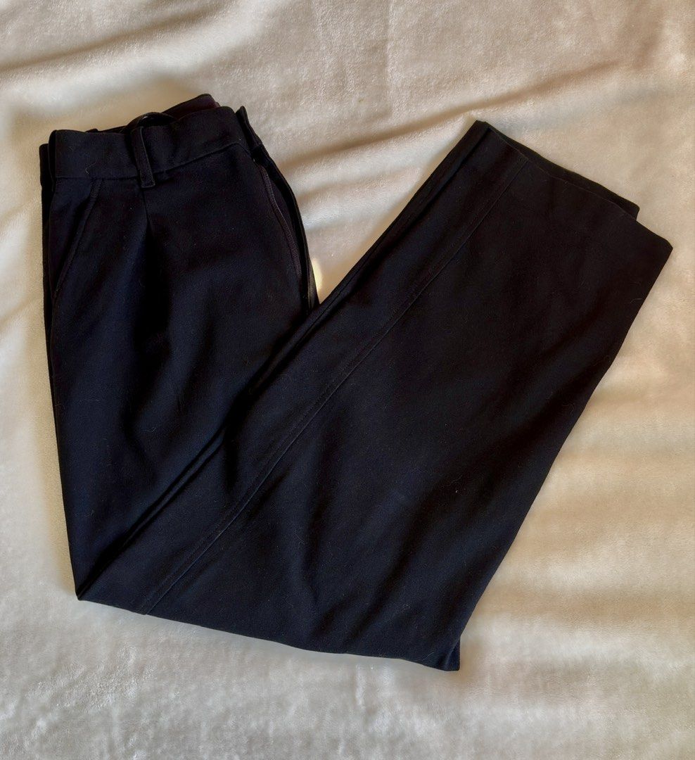 UNIQLO Pleated Relaxed Wide Pants (Category: Trousers) located in Manila. Submitted by rgnkyle (Listing ID 1469205656, Image 2). Description: UNIQLO Pleated Relaxed Wide Pants (Men’s section) Color: Classic Black Size: S on tag (Fits waist 68-76cm / 26.5-30 inches) Bought: Php 1, 990; August 2026 .