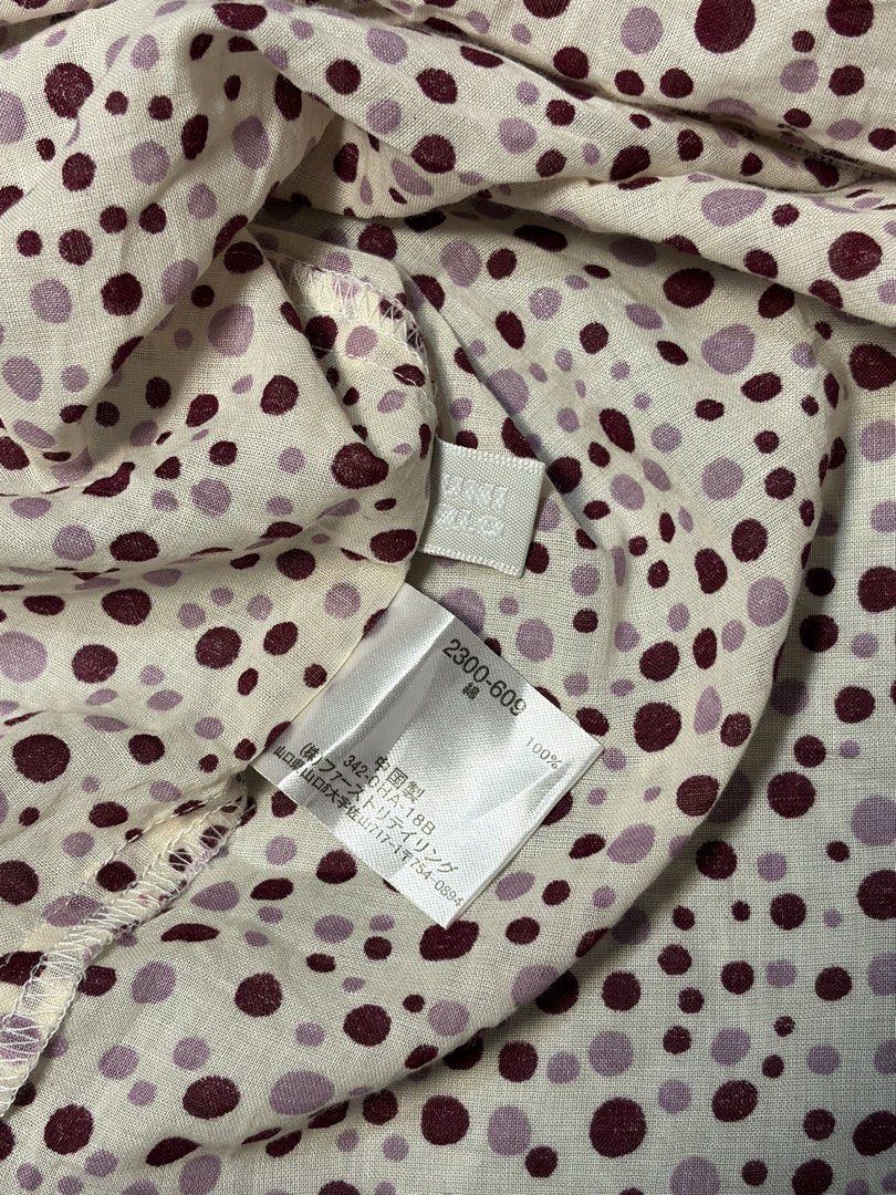 UNIQLO polka-dot sleeveless wrap top (Category: Sleeveless) located in Quezon City. Submitted by archivesbya (Listing ID 1469236307, Image 2). Description: UNIQLO polka-dot sleeveless wrap top Size: M Width: 18 inch Length: 24 inch Issue: None.