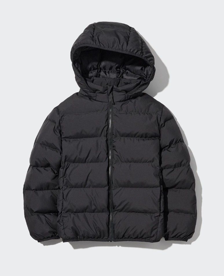 Uniqlo Pufftech winter jacket (Category: Babies & Kids Fashion) located in Manila. Submitted by marcostevenpanelo24 (Listing ID 1469203414, Image 1). Description: - Brand/Model: Uniqlo Pufftech Jacket - Color: Classic Black - Size: Small (S) - Material & Build: Lightweight with durable water repellency - Design: Zip front closure, attached hood, and clean solid color - Versatility: Ideal, easy piece for daily layering.