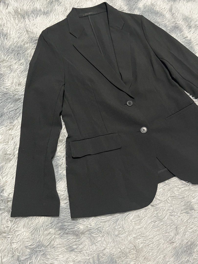 Uniqlo Relaxed Tailored Jacket (Category: Coats, Jackets and Outerwear) located in Sasmuan (Sexmoan). Submitted by winterclothes.ph (Listing ID 1469187986, Image 3). Description: Uniqlo Relaxed Tailored Jacket M on tag Women’s Width 17.5 Length 26 Excellent Condition .