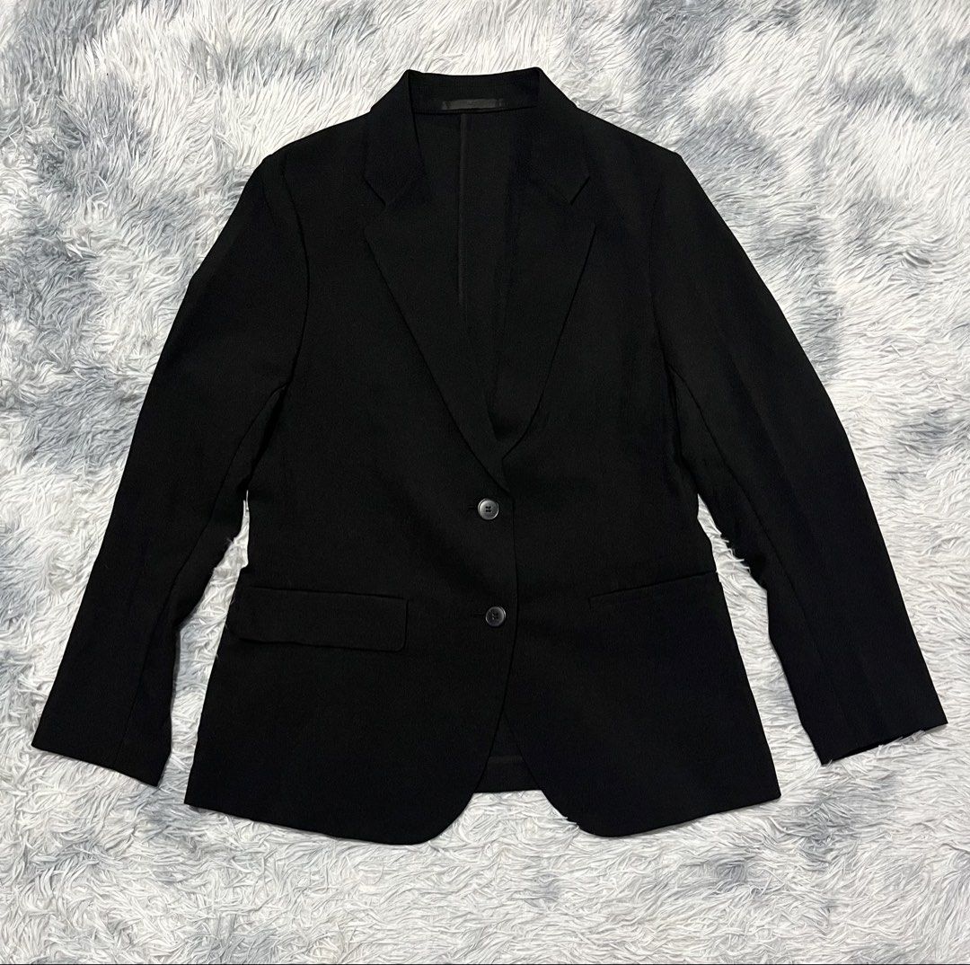Uniqlo Relaxed Tailored Jacket (Category: Coats, Jackets and Outerwear) located in Sasmuan (Sexmoan). Submitted by winterclothes.ph (Listing ID 1469187986, Image 1). Description: Uniqlo Relaxed Tailored Jacket M on tag Women’s Width 17.5 Length 26 Excellent Condition .