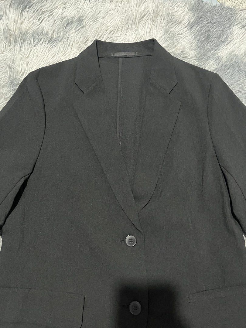 Uniqlo Relaxed Tailored Jacket (Category: Coats, Jackets and Outerwear) located in Sasmuan (Sexmoan). Submitted by winterclothes.ph (Listing ID 1469187986, Image 2). Description: Uniqlo Relaxed Tailored Jacket M on tag Women’s Width 17.5 Length 26 Excellent Condition .
