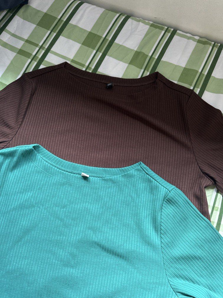 Uniqlo Ribbed tee (Category: Shirts) located in Pasig City. Submitted by kaelsy (Listing ID 1469197891, Image 3). Description: Take 2 for ₱400 Choco brown & Forest Green.
