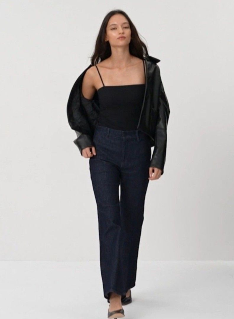 Uniqlo Slim Flare Jeans (Category: Other Bottoms) located in Angeles City. Submitted by miss_independent01 (Listing ID 1469306584, Image 2). Description: Uniqlo Slim Flare Jeans Width: 14.5 (Medium on tag) Length: 39 MOP: Gcash ✅ Mine Now, Pay Now ✅ First to Pay, Gets the Item 📍 PAMPANGA Courier: JnT 🚚🚚 PM 💌💌.