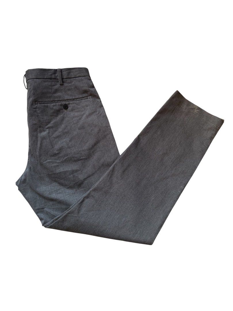 Uniqlo Trousers (Category: Chinos) located in Kabankalan. Submitted by secondhandgemsz (Listing ID 1469241083, Image 3). Description: Size 34-36w x 39L x 7hem Like new No flaws Dark grey.