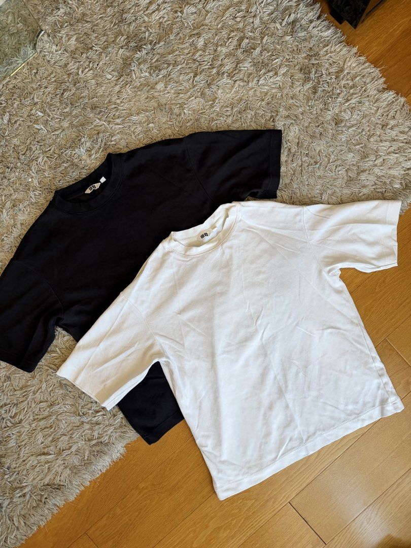 Uniqlo T-shirts Black & White (Category: Tshirts & Polo Shirts ) located in Makati City. Submitted by MyPurchases2021 (Listing ID 1469191283, Image 1). Description: .