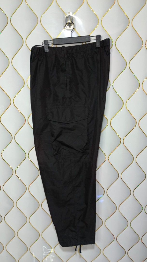 Uniqlo U Black Cargo Pants (Category: Trousers) located in Manila. Submitted by zariyah.1986 (Listing ID 1469182778, Image 3). Description: - Brand/Model: Uniqlo U Cargo Pants - Color: Black - Size: XL on tag (Fits waist 36 to 38) - Fit: Relaxed fit for all-day comfort - Material: Cotton blend - Waistband: Drawstring for an adjustable fit - Hems: Adjustable cuffs at the bottom - Pockets: Multiple utility pockets on the sides - Condition/Use: Grea