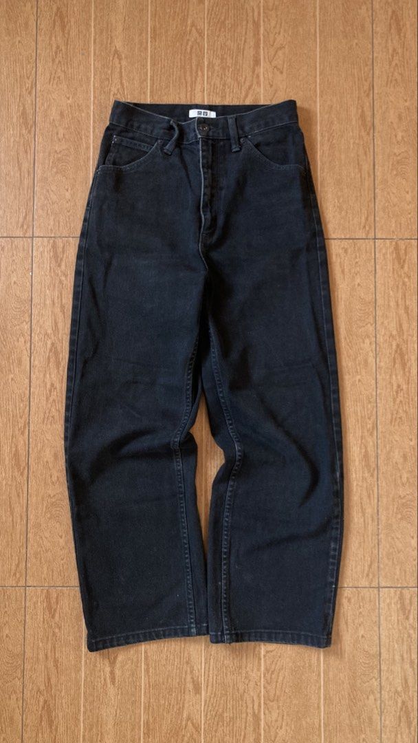 Uniqlo U Black Denim Jeans (Category: Jeans) located in Subic. Submitted by bottomjeanzgals (Listing ID 1469222052, Image 1). Description: - Brand: Uniqlo U - Style: Curved leg cut denim jeans - Color: Washed black - Size: 24 - Material: 100% cotton - Features: Five-pocket design, button closure, and zip fly - Condition: Excellent.
