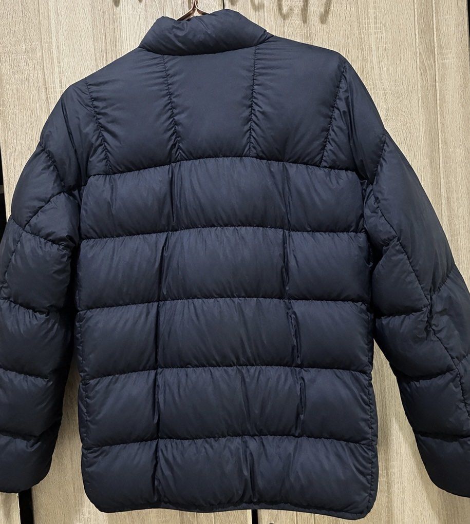 UNIQLO Ultra Light Down / Puffer Jacket (Category: Coats, Jackets and Outerwear) located in Manila. Submitted by manifestd (Listing ID 1469255667, Image 3). Description: UNIQLO Ultra Light Down / Puffer Jacket ✔️Dark blue (almost black) ✔️Medium on tag but fits large with room to layer 23” width, 26-27” length ✔️Ultra lightweight but strong insulation ✔️Packable, with zippered pockets ✔️Horizontal baffling that helps evenly distribute the insulat
