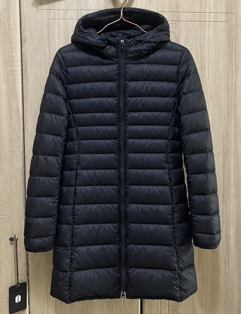 UNIQLO Ultra Light Down Long Coat / Puffer Jacket (Category: Coats, Jackets and Outerwear) located in Manila. Submitted by manifestd (Listing ID 1469243842, Image 2). Description: UNIQLO Ultra Light Down Long Coat ✔️Medium 19” width, 32” length, black ✔️Ultra light weight but strong insulation ✔️Packable in stow pocket ✔️Excellent condition, no issue ✔️Lalamove ready/J&T.