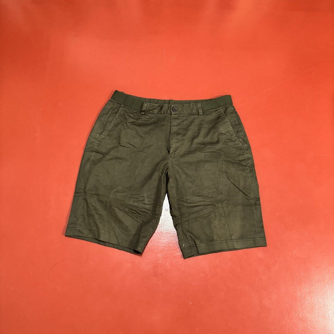 UNIQLO WALK SHORTS (Category: Shorts) located in Pasig City. Submitted by buzzthrifty (Listing ID 1469332546, Image 2). Description: SIZE 32-34WAIST 21"LENGTH 10.5" LEG HOLE EXCELLENT CONDITION .