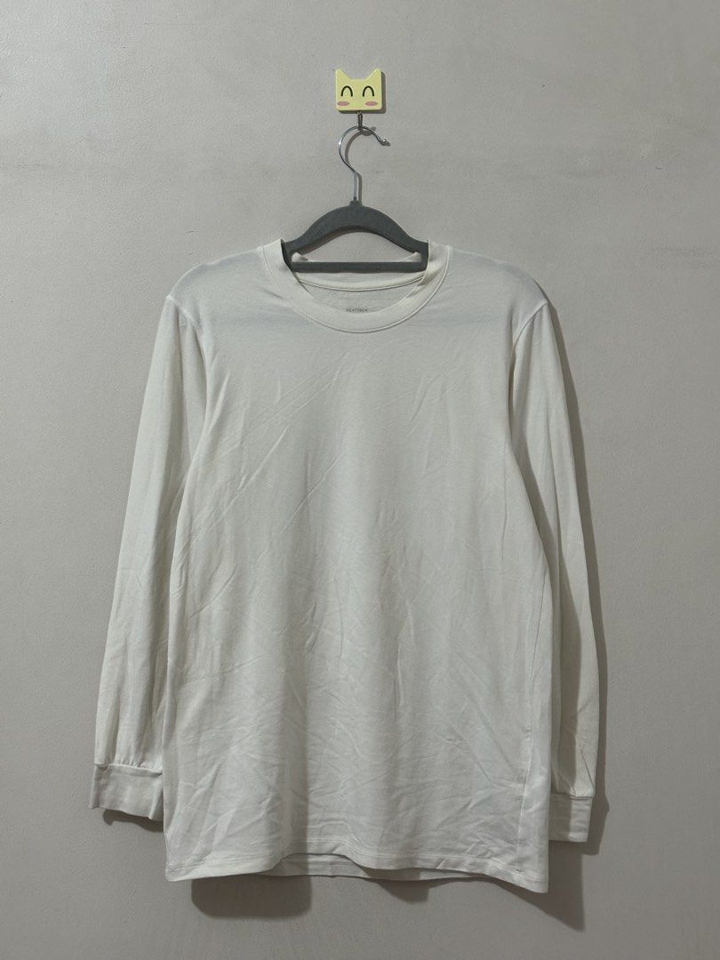 Uniqlo White Extra Warm Heat Tech Men Medium (Category: Sets & Coordinates) located in Balanga. Submitted by winterlab_ph (Listing ID 1469273082, Image 1). Description: B363.