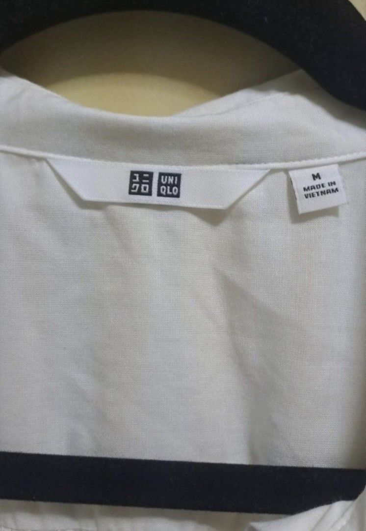 Uniqlo White Gathered Blouse (Category: Blouses) located in Manila. Submitted by thrifter_lifestyle (Listing ID 1469263321, Image 3). Description: Brand new, never worn. Material as indicated in tag. Selling way below retail :) rfs: no need for it now.