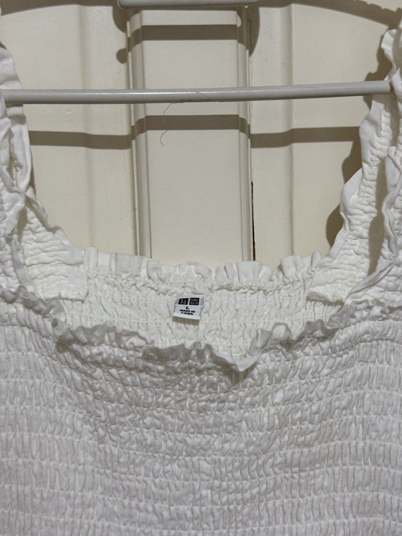 Uniqlo White Smocked Top (Category: Sleeveless) located in Marikina City. Submitted by louvy.r (Listing ID 1469378266, Image 2). Description: .