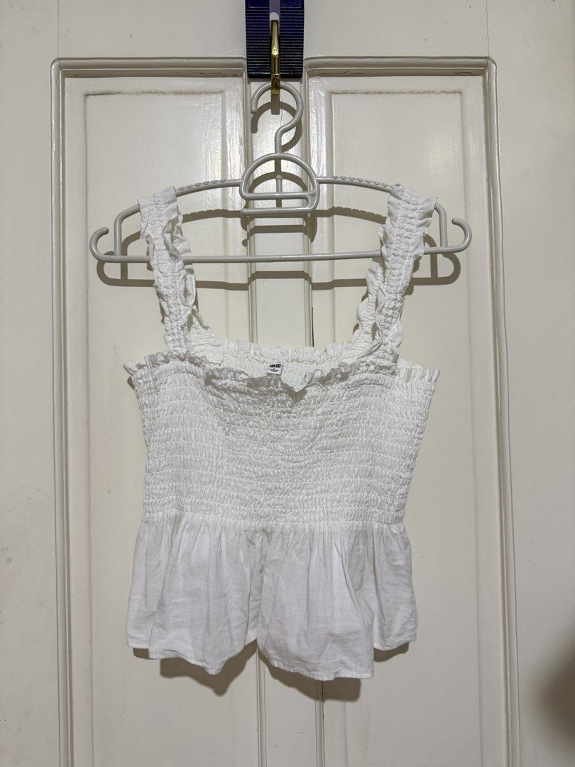 Uniqlo White Smocked Top (Category: Sleeveless) located in Marikina City. Submitted by louvy.r (Listing ID 1469378266, Image 1). Description: .