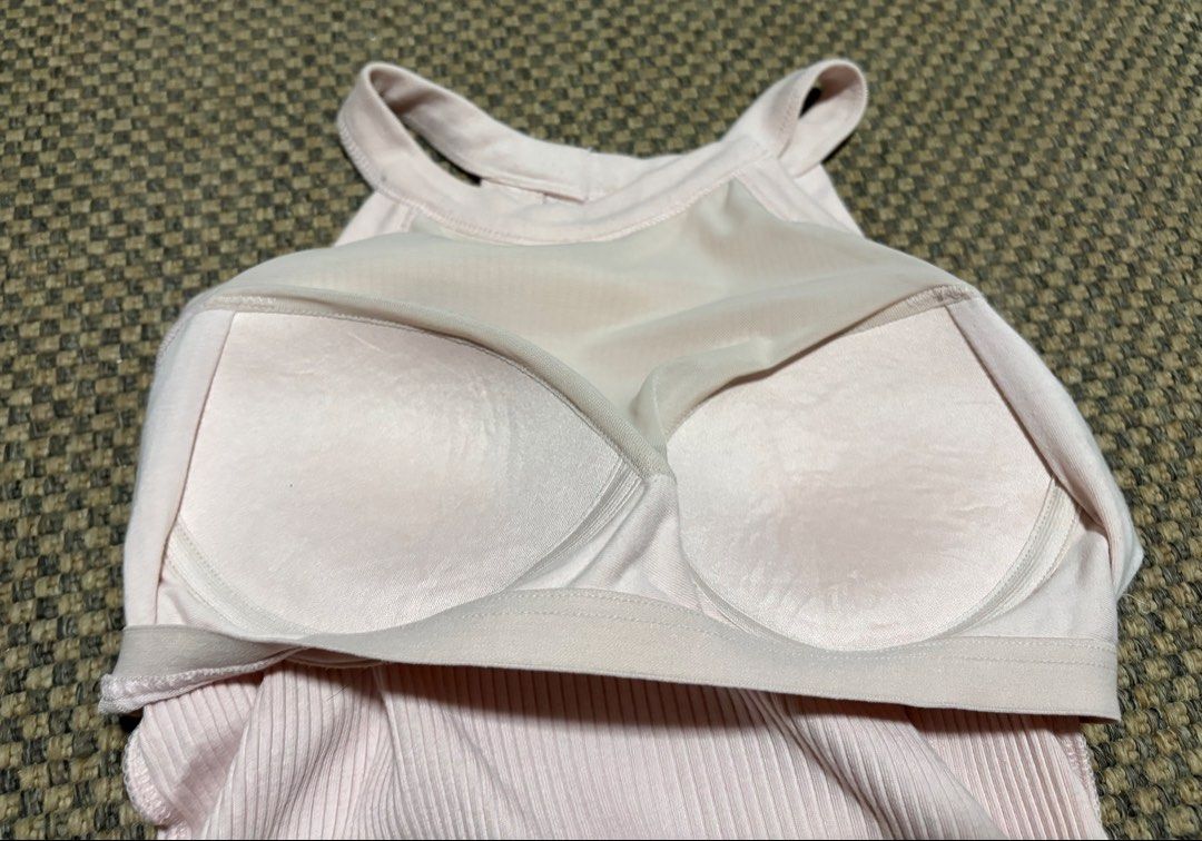Uniqlo with Built in Bra (Category: Sleeveless) located in Las Pinas. Submitted by mmanila_finds (Listing ID 1469192656, Image 2). Description: .