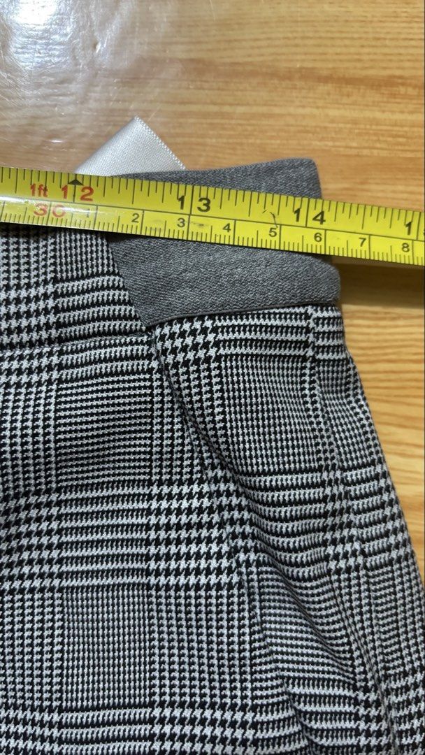 UNIQLO women's ezy ankle pants (Category: Other Bottoms) located in Binan City. Submitted by rdgerevilla (Listing ID 1469192085, Image 3). Description: UNIQLO women's ezy ankle pants ₱450 Medium on tag Like new No issue Location: binan.