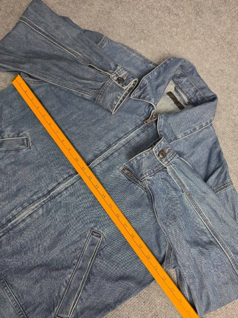 Uniqlo Zip Up Jacket (Denim) (Category: Coats, Jackets and Outerwear) located in Baguio. Submitted by labelleferroniere (Listing ID 1469163491, Image 3). Description: Size L Dimensions can be seen on photos Color Rate 9.5/10 Issue : n/a.