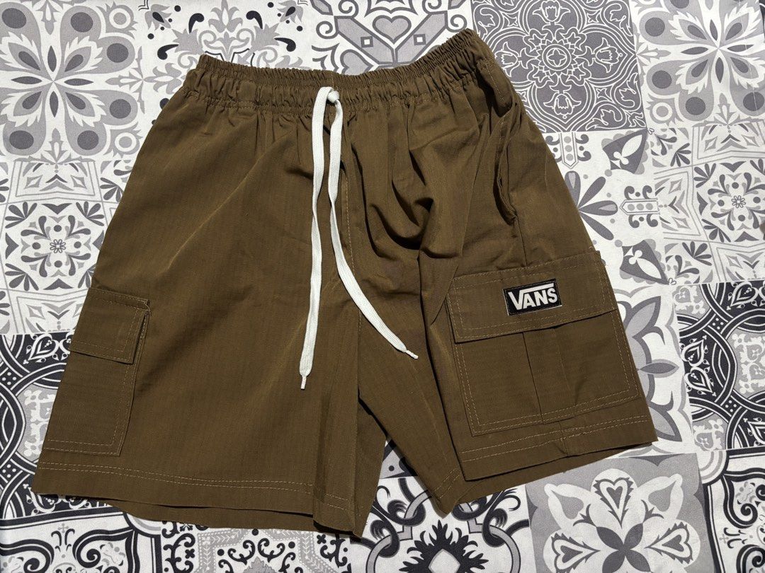 Unisex Vans Shorts (Category: Shorts) located in Marikina City. Submitted by shanctuarykrrt (Listing ID 1469361503, Image 2). Description: .