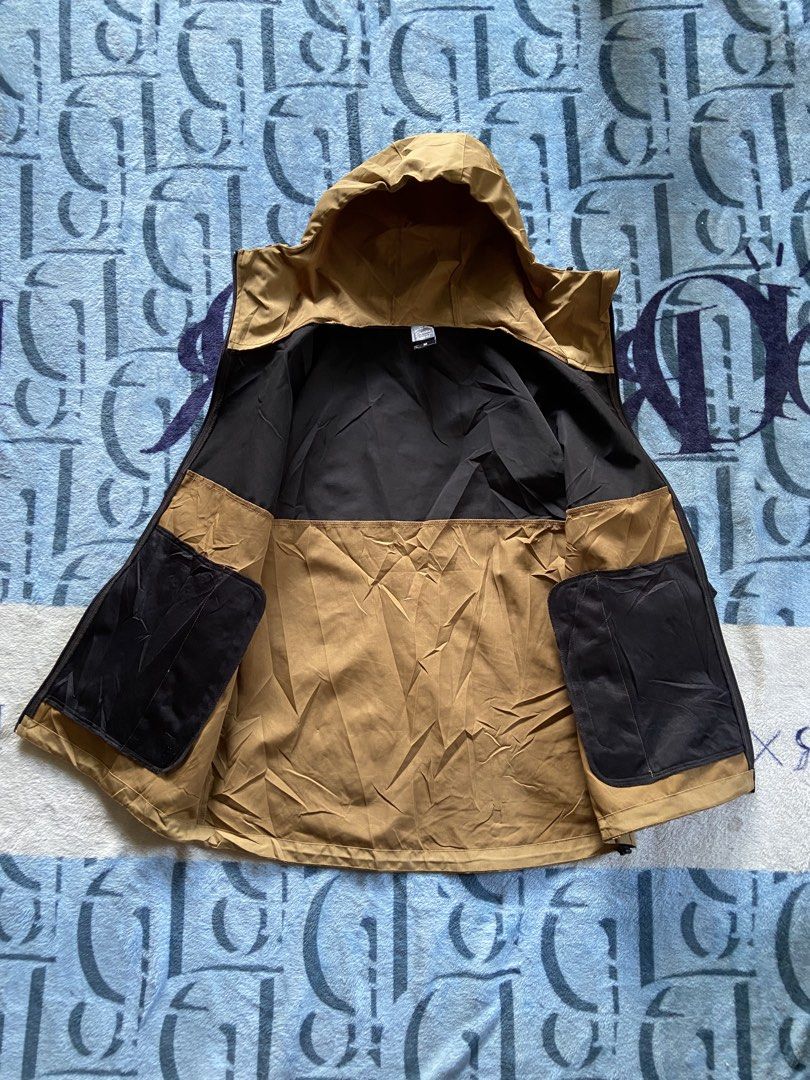 UNITED ATHLE TECH SHELL HOODIE JACKET (Category: Coats, Jackets and Outerwear) located in Davao. Submitted by re.wornn (Listing ID 1469208362, Image 2). Description: •MEDIUM W20 LENGTH FRONT25 BACK27 •GOOD AS NEW CONDITION 🏷️750 FREESHIPPING 📩DM.