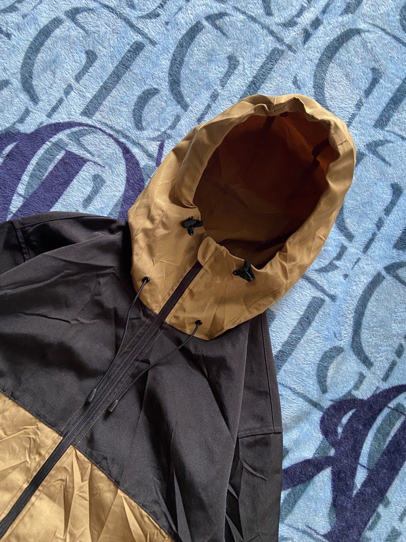 UNITED ATHLE TECH SHELL HOODIE JACKET (Category: Coats, Jackets and Outerwear) located in Davao. Submitted by re.wornn (Listing ID 1469208362, Image 3). Description: •MEDIUM W20 LENGTH FRONT25 BACK27 •GOOD AS NEW CONDITION 🏷️750 FREESHIPPING 📩DM.