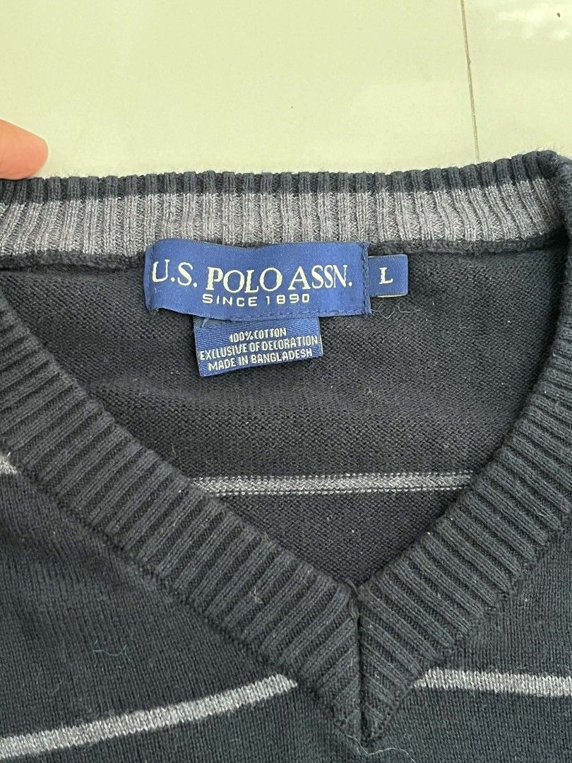 US POLO ASSN (Category: Activewear) located in Manila. Submitted by zenwind_3cdc42 (Listing ID 1469266231, Image 3). Description: men's striped V-neck knit sweater us polo • Asnew Condition • Large on tag • Details on pic • Ship thru j&t // lalamove // LBC // door to door DM me to claim or comment below.