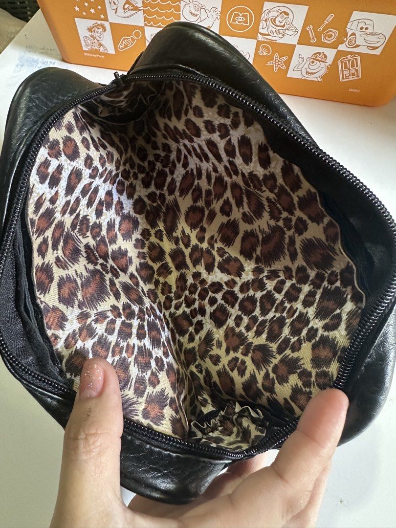 Vanquish Black Faux Leather Pouch (Category: Purses & Pouches) located in Davao. Submitted by favoritepreloved (Listing ID 1469195370, Image 2). Description: 💜 Size: 10cm height x 20cm width x 5cm.