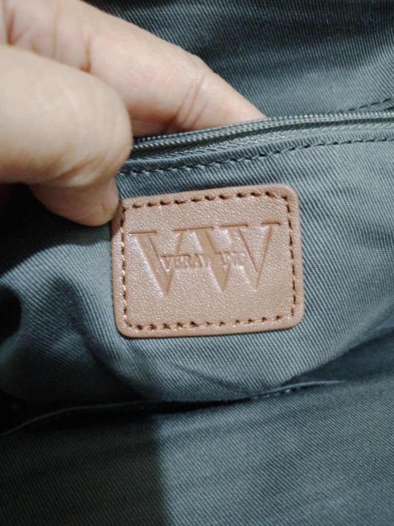 Vera Wang Clutch Handbag with Strap (Category: Clutches) located in Imus. Submitted by bestfinds_yeth0724 (Listing ID 1469381715, Image 2). Description: Like new pero walang sling, provided lng ang short sling MOP gcash Location Imus.