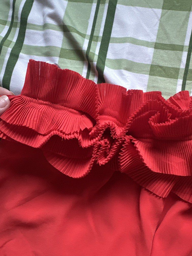 Vero Moda cocktail dress (Category: Evening dresses & gowns) located in Pasig City. Submitted by kaelsy (Listing ID 1469238436, Image 3). Description: Ruffled one-way shoulder Bubble dress .